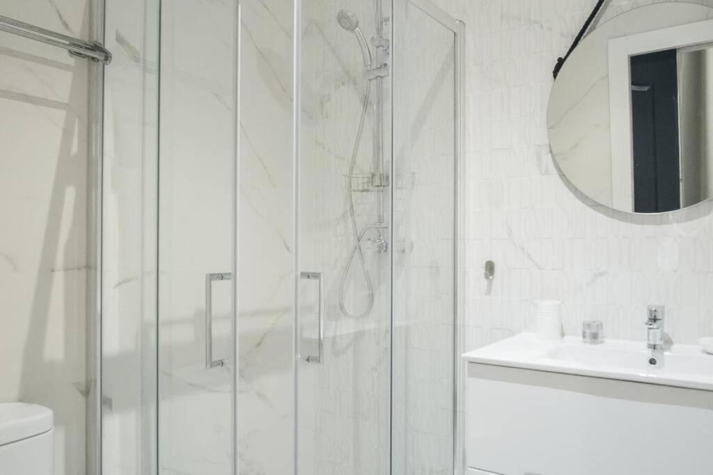מדריד Apartamentos Plaza De Pedro Zerolo III מראה חיצוני תמונה
